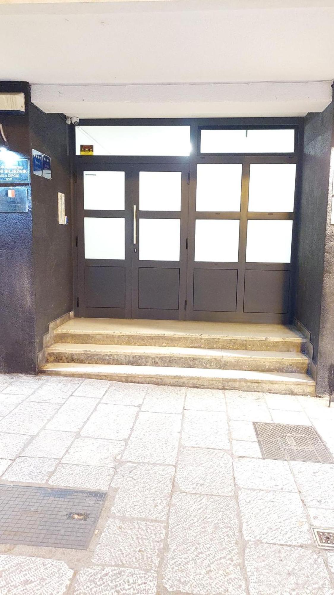 Room With Private Toilet And Terrace In City Center In Shared Apartment Split Exterior foto